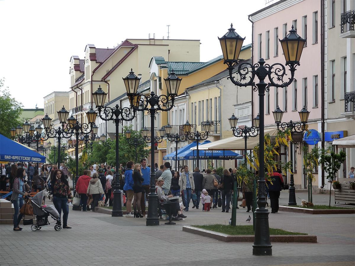 Vladimirskie Apartamenty In Center Of Brest Exterior photo